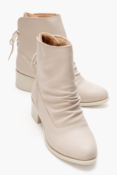 CCWAY AYAKKABI حذاء نسائي بتجاعيد أمامية وربطة خلفية باللون البيج