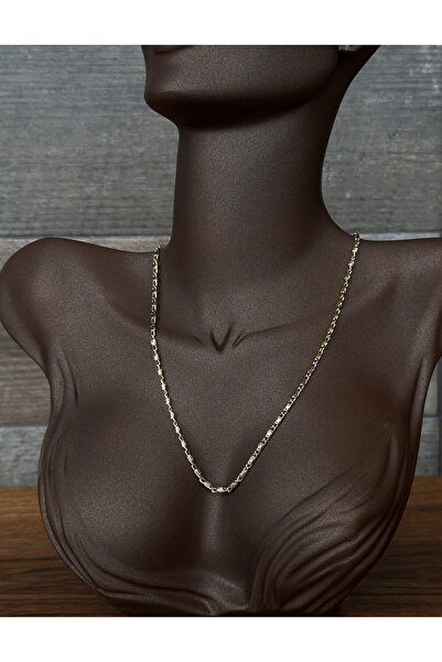 Toz Vintage قلادة إيفانيا ذات التفاصيل الدقيقة بتصميم عتيق وريترو