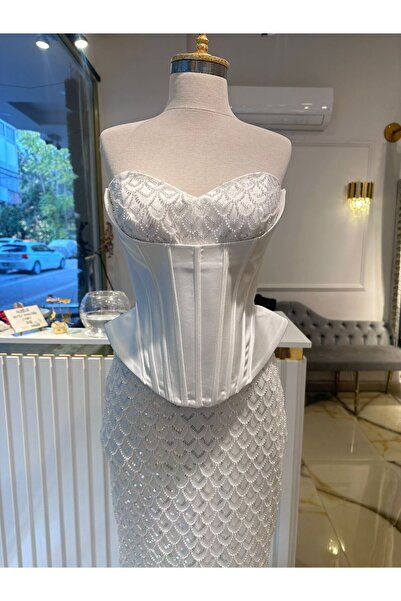 Abiye's BEYAZ BÜSTİYERLİ BONCUKLU İKİ PARÇA NİŞAN SÖZ ABİYESİ