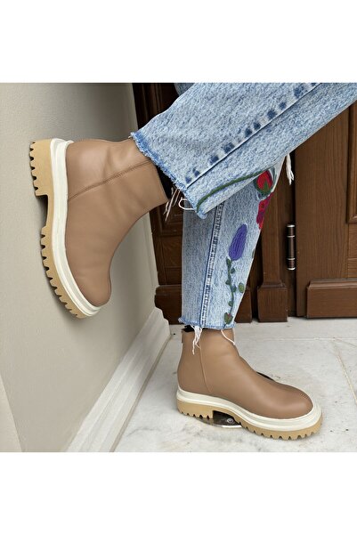KOLARIS Camel ankle boots