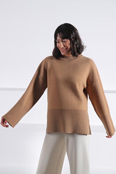Ferraro Camel Yan Slit Crew Neck Relaxed Fit Cashmere Women's Knitwear Sweater
