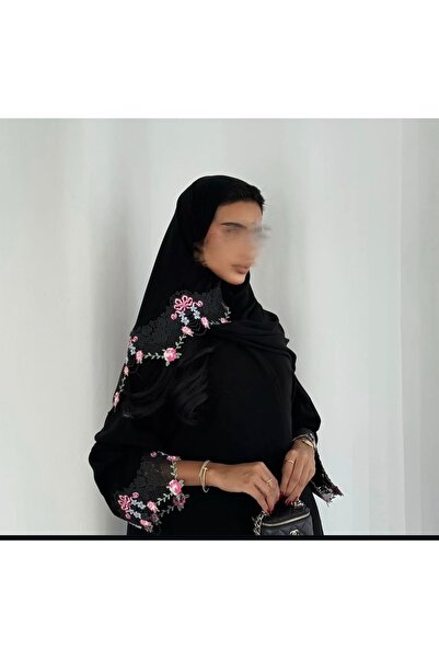 NARCISSUS FASHION عباية سوداء ملكية بأكمام مطرزة بخرز يدوي