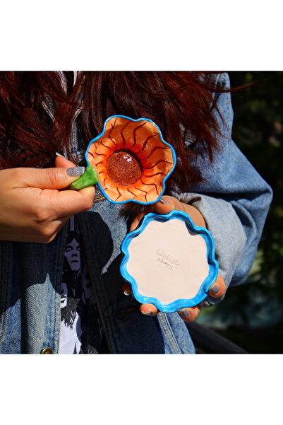 Lily & Loly Ceramics زهرة المفاجأة الزرقاء - فنجان قهوة تركي من السيراميك مصنوع يدويًا مع صحن، قطعة واحدة