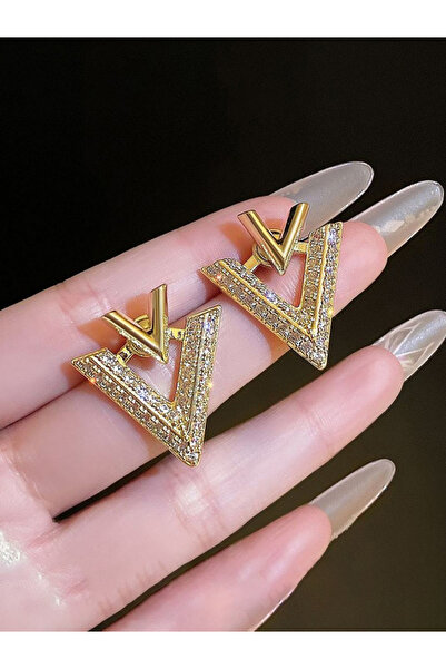 Take Two By Styli أقراط مرصعة بأحجار الراين على شكل حرف V