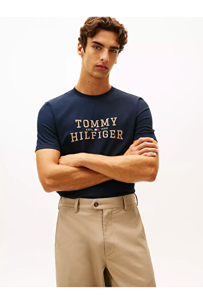 Tommy Hilfiger Erkek Normal Kalıp Logo Kabartmalı Yuvarlak Yakalı Pamuklu Kıs...