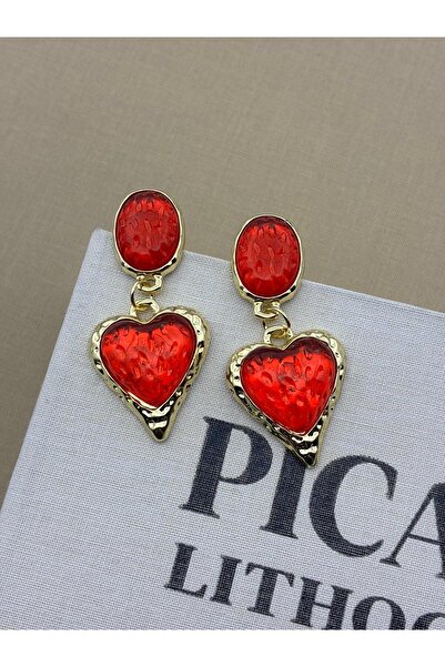 Hedef Bijuteri أقراط متدلية بتصميم قلب أحمر مع تفاصيل ذهبية