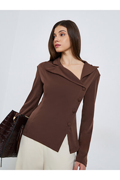 Styli بلوزة نسائية محبوكة بتفاصيل أزرار غير متماثلة