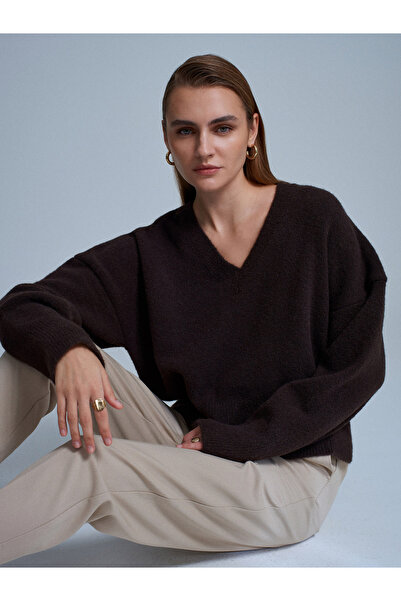 Dilvin 10645 V Yaka Yün Karışımlı Kazak-Koyu Kahve