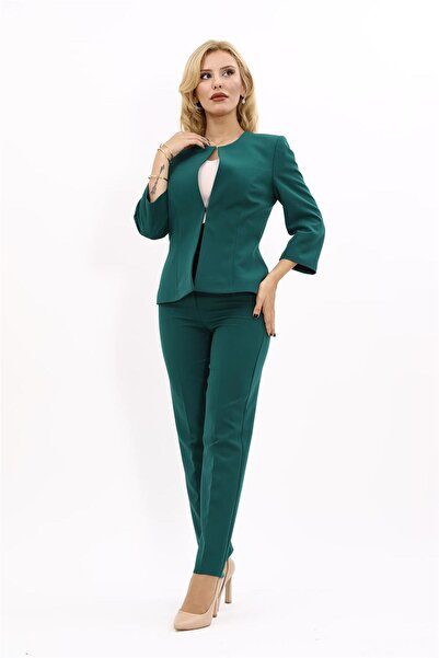 ÖNDER ÖZSOY بدلة نسائية كلاسيكية بياقة دائرية وسترة قصيرة وبنطلون ضيق - زمرد