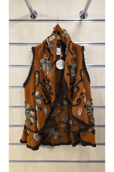 Park Moda Felt Vest Embossed Splash Flower Pattern