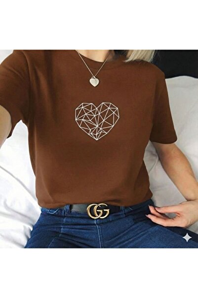 BW Bravely Wear تي شيرت نسائي أساسي من GEOMETRIC HEART B مطبوع