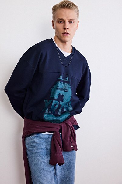 DeFacto Boxy Fit V-Neck Printed Sweatshirt G6473Ax25Wn