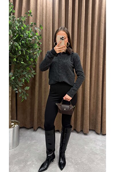 Maysa كارديجان تريكو مزين بأزرار وتفاصيل من ياكاسي ليبور - لون دخاني