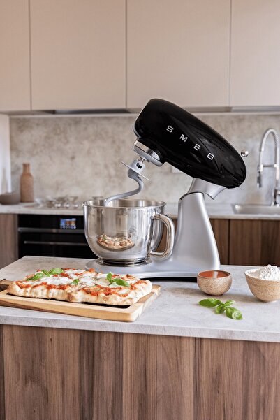 SMEG 50's Style Steady-Mix 4,8 L Siyah SMF04 Stand Mikser Mutfak Şefi