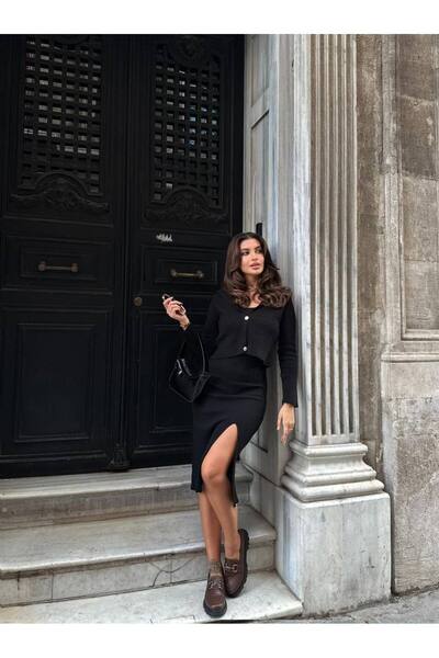 elbisereyonda Set de tricotaje cu nasturi aurii, format din două piese