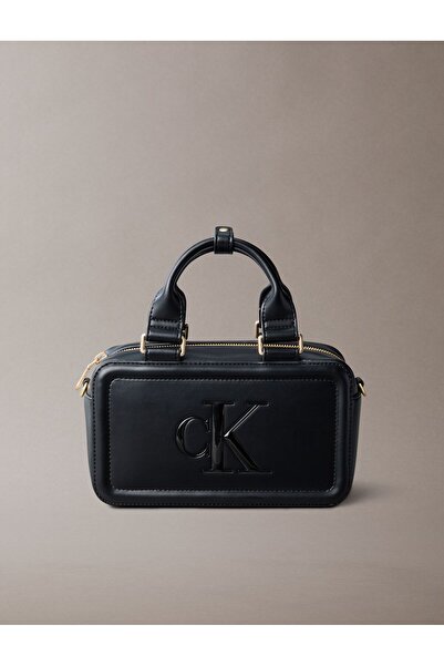 Calvin Klein حقيبة يد نسائية سوداء من BOLD CK ELONGATED MINI TOTE