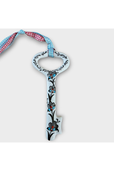 Lotus El Yapımı Çini Dilek Anahtarı 18 cm Sır Altı Boyama Çiçek Desenli Dekor...