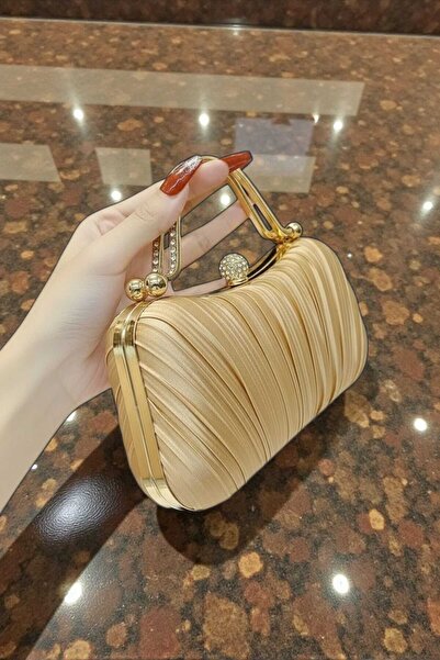 Famels Βραδινό φόρεμα από σατέν τσάντα/τσάντα χειρός Το βραδινό φόρεμα με πέτ...