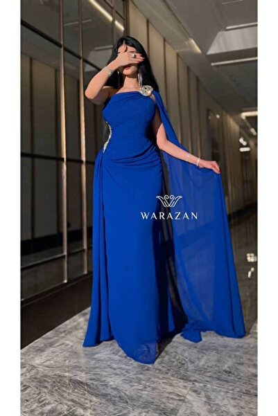 Warazan فستان سهرة أزرق مزين بالكريستال من الجانب للمناسبات