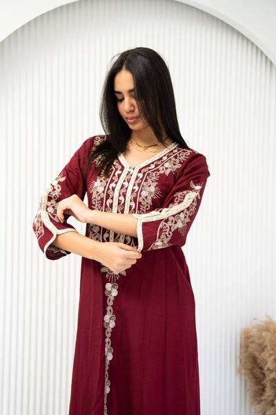 AFandina جلابية أنيقة بتفصيل مريح وتطريز فاخر SM - 2