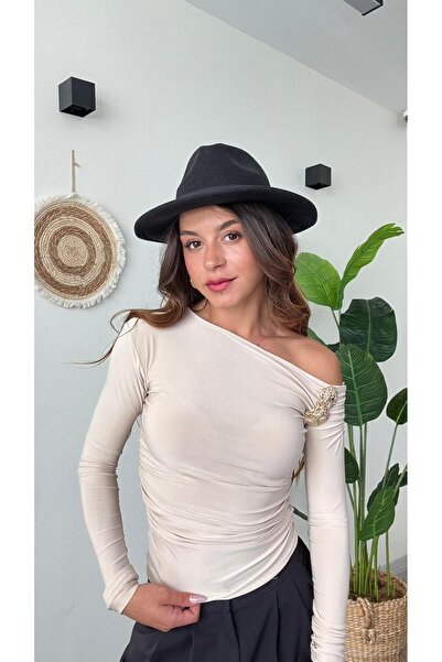 AY TEKSTİL Tek Omuz Açık Aksesuar Detaylı Yanı Büzgülü Kadın Bluz