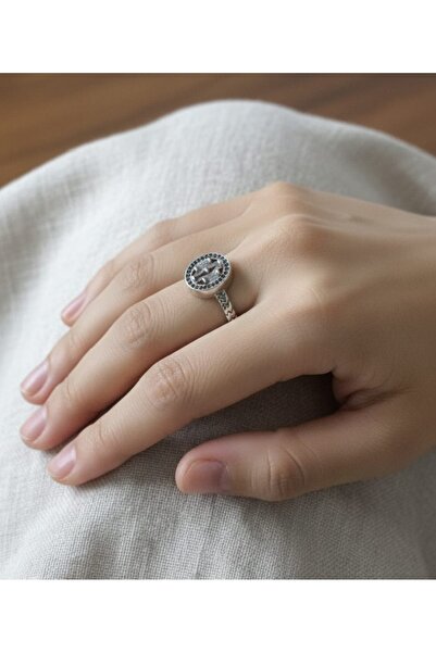 Nurtakı خاتم قابل للتعديل على شكل بيضاوي مرصع بأحجار الزركون في الجزء الأوسط ...