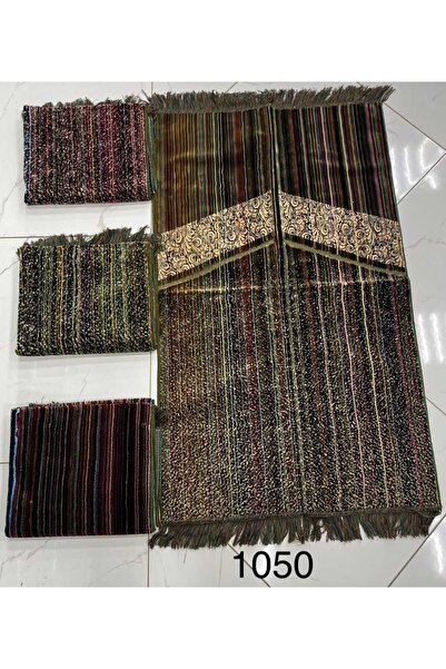 FABRIC سجادة صلاة مخملية بتصميم الخطوط الطولية الملونة والزخارف الذهبية الراقية.