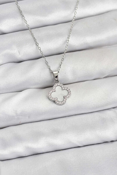 Epilons قلادة نسائية من الفولاذ 316L بسلسلة فضية اللون وتصميم البرسيم اللؤلؤي