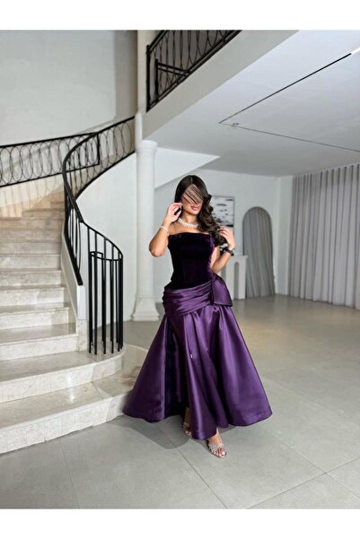 Kendallksa An evening dress that embodies velvet elegance at the bodice with a taffeta skirt.