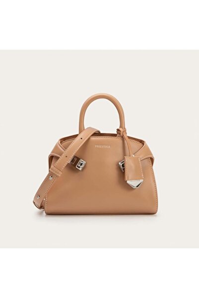 Generic A medium-sized pink bag for everyday use