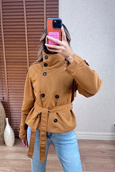 Mucios Elton Dik Yaka Düğmeli Kısa Trençkot