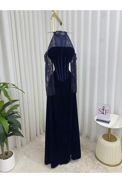 Banan dresses A luxurious, soft, solid dark navy blue dress made of soft velv...
