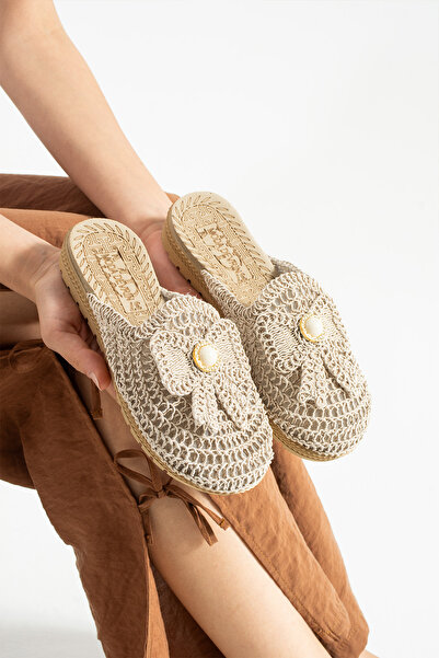 Moda Devrin Beige Closed-Front Bow Tie Straw Knit Outdoor and Home Slippers