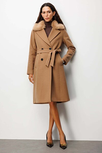 Ekol Yakası Kürklü Beli Kuşaklı Kaban