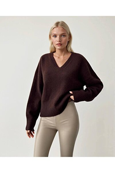 nidistore Women's Burgundy V-Neck Soft Drop Shoulder Thick Sweater
