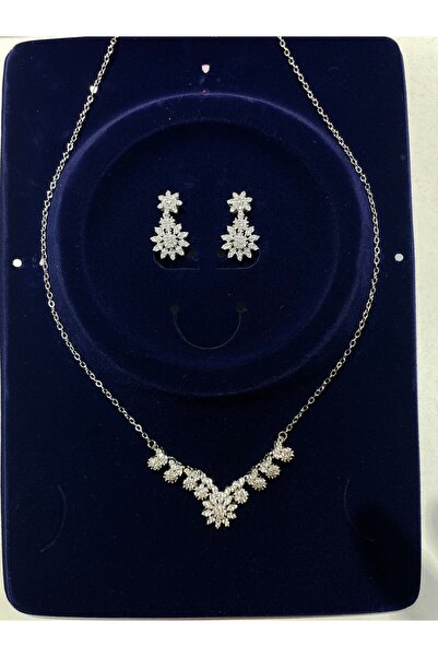La She Accessories Pırlanta görünümlü Zirkon taş kolye ve küpe tasarım set