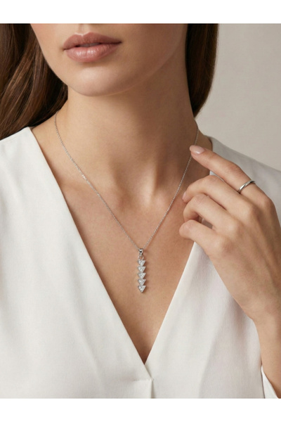 Bellenza Zirkon Taşlı Üçgen Tasarım Çelik Minimal & Modern Kadın Kolyesi