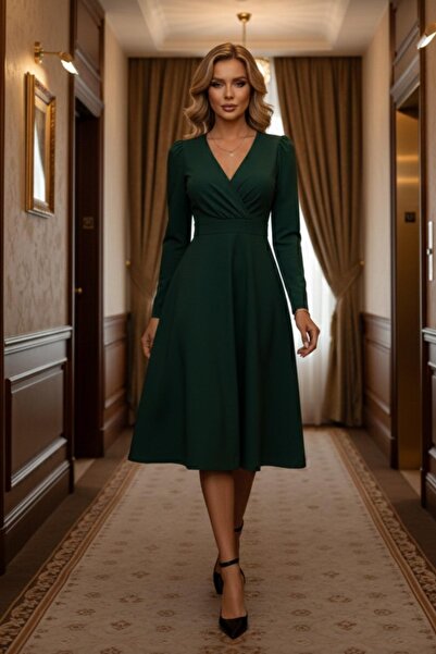Mossta Sessiz Ama Güçlü – Yeşil Midi Davet Elbisesi