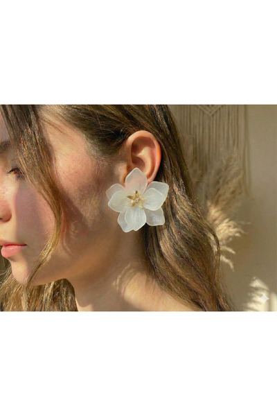 Ashley Collection Çiçek Desenli Büyük Beyaz Küpe