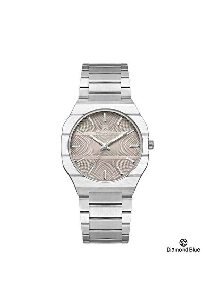 Diamond Blue تألق بساعة دايموند بلو بسور فضي وصحن بيج (شامبين) بنقوش مميزة تضفي لمسة من التفرد.