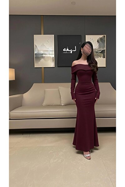 rovan فستان عنابي طويل بياقة "أوف شولدر" عريضة، أكمام طويلة وقصة محددة للجسم ...