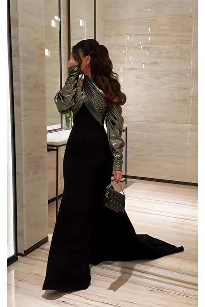 rovan فستان "حورية" أسود بذيل طويل، يتميز بجزء علوي "ميتاليك" زيتي بطيات وأكمام عصرية وفخمة.