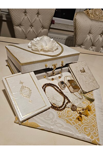 AGH Değerli Hediyeler Lüks Ayaklı Kadife Sandık İçinde İsimli Kuran, Seccade ...