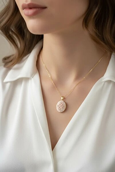 Clariss Çelik Zincir Gold Renk Mineli Lotus Model Açılabilir Kadın Kolye