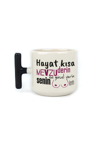 Kırtasiye Ofisi أفضل مكان لك هو ميميرز، كوب هدية مزخرف بمقبض أسود على شكل حرف T