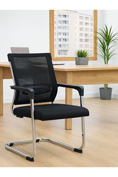 BEC33 Modern office chair with mesh back and sturdy metal base