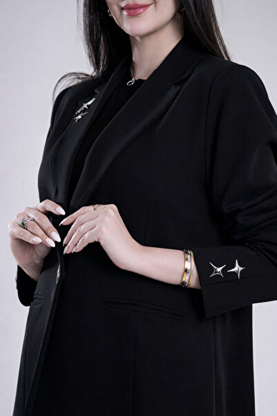 Al Afnan Boutique A distinctive black blazer in royal crepe fabric with an elegant collar cut and a touch of striking silver embellishment.