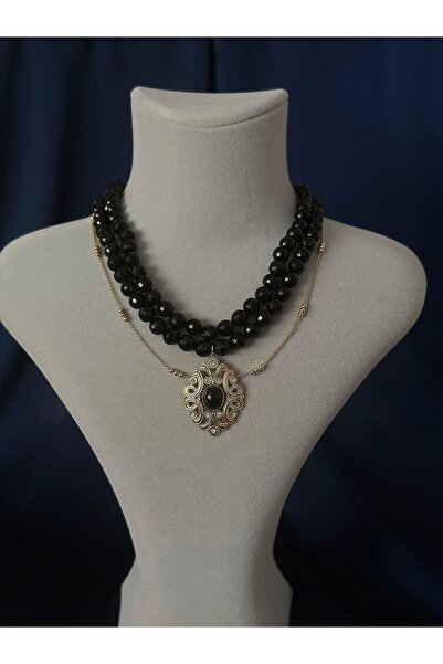 Butik قلادة من الحجر الأسود والسحر العتيق