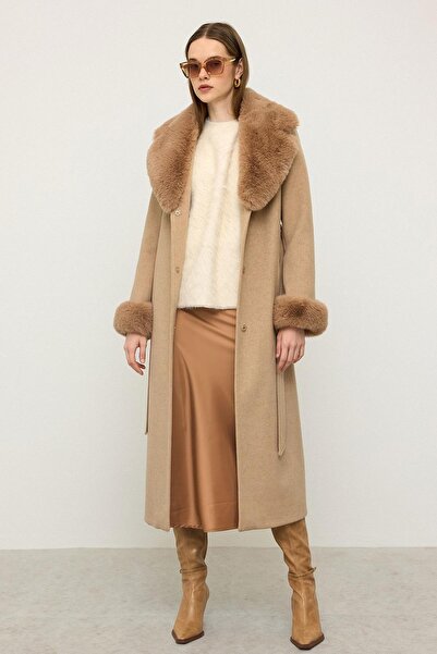 Nefeli Yaka Kol Ucu Kürk Detaylı Kaşe Kaban CAMEL