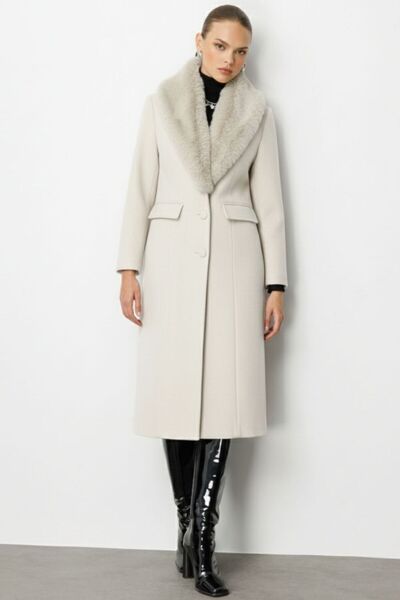 Mizalle Yakası Kürklü Uzun Bej Rengi Yünlü Kaşe Palto
